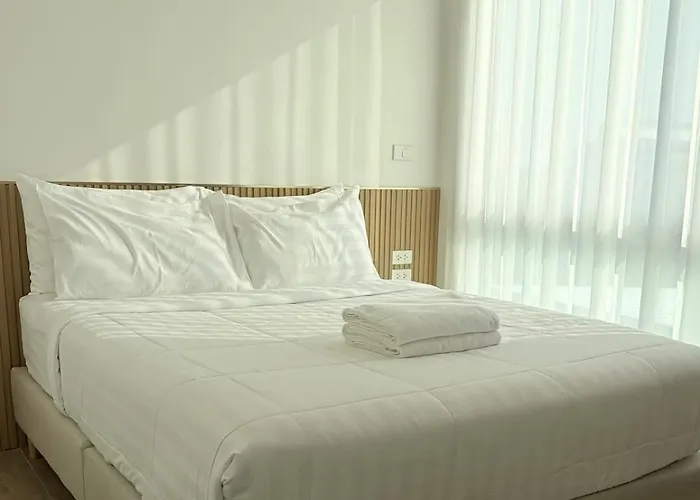 2 Bed & 2 Bath Suite, 5th Floor * Bangkok