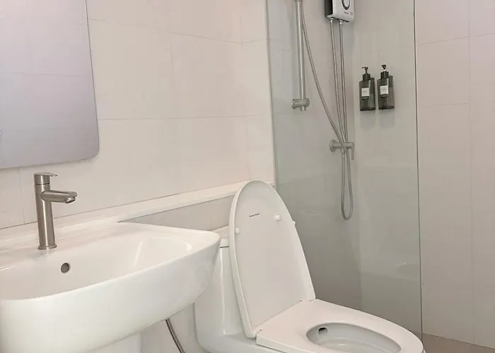 2 Bed & 2 Bath Suite, 5th Floor Apartment *