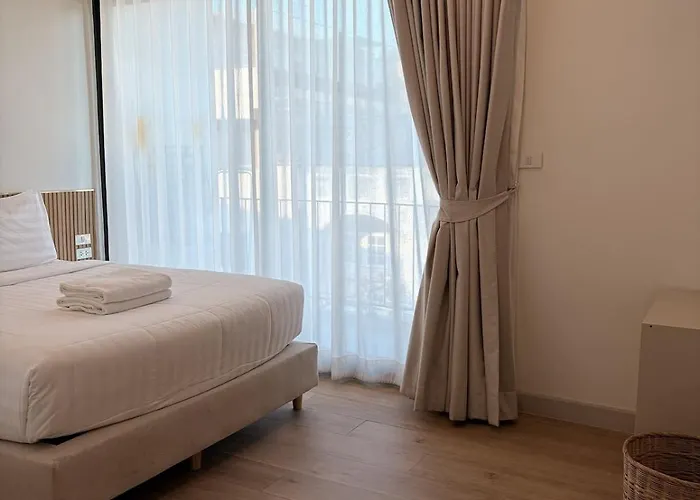 2 Bed & 2 Bath Suite, 5th Floor Apartment