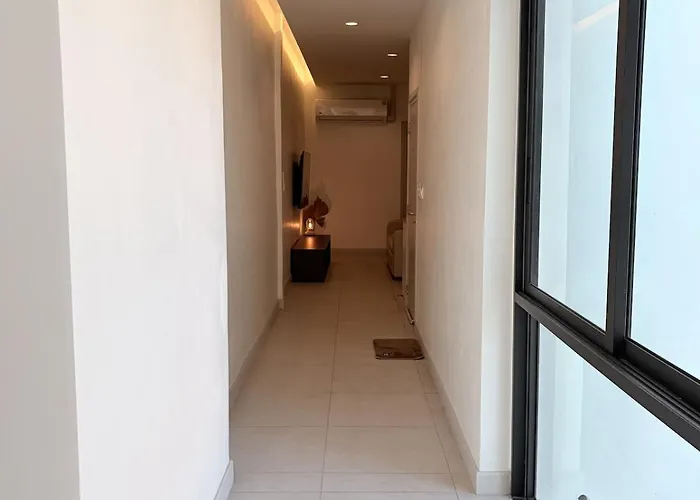 2 Bed & 2 Bath Suite, 5th Floor Apartment *