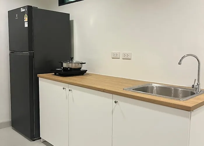 2 Bed & 2 Bath Suite, 5th Floor *